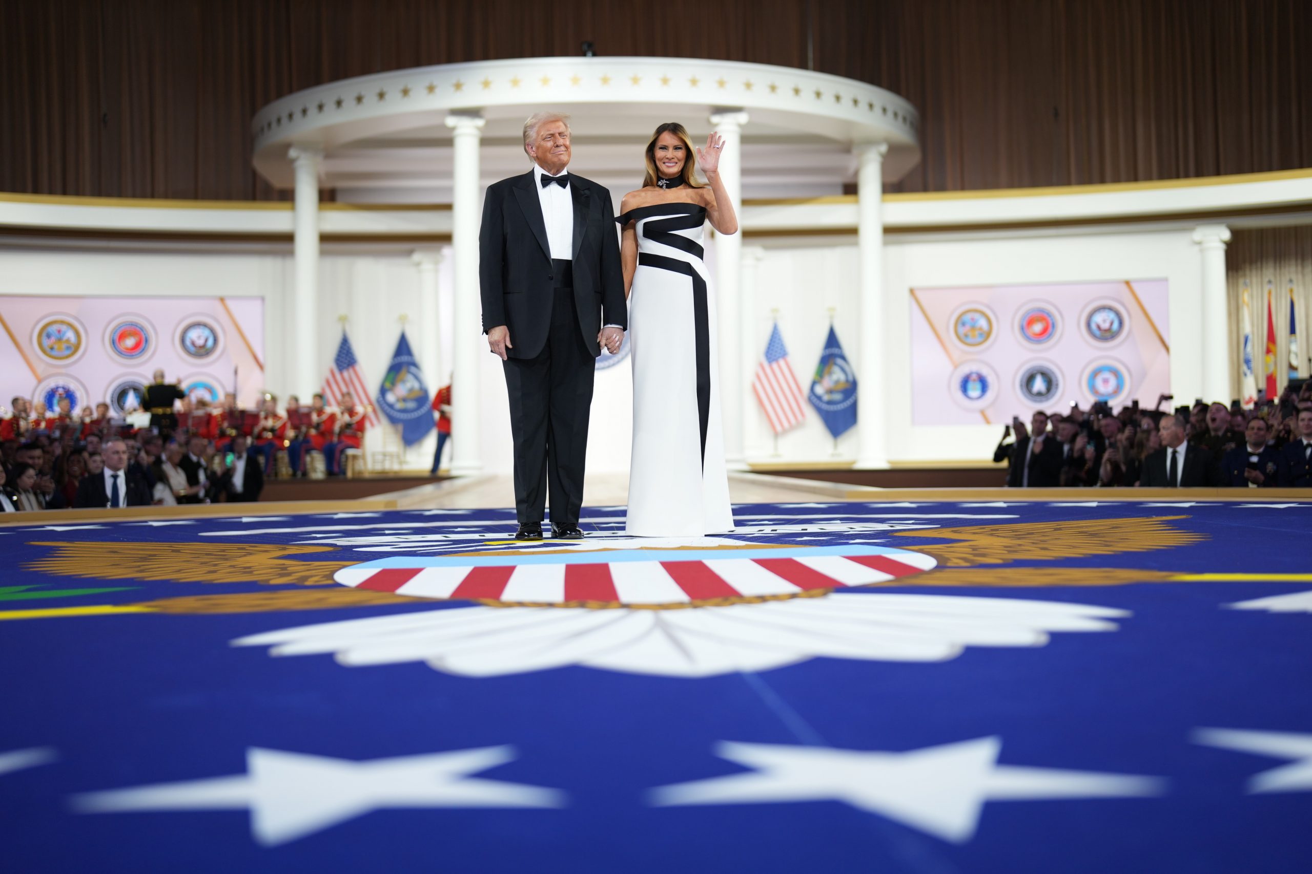 Ο Donald Trump εύχεται στη Melania για την επέτειο 20 χρόνων με μια φωτογραφία από τον γάμο τους