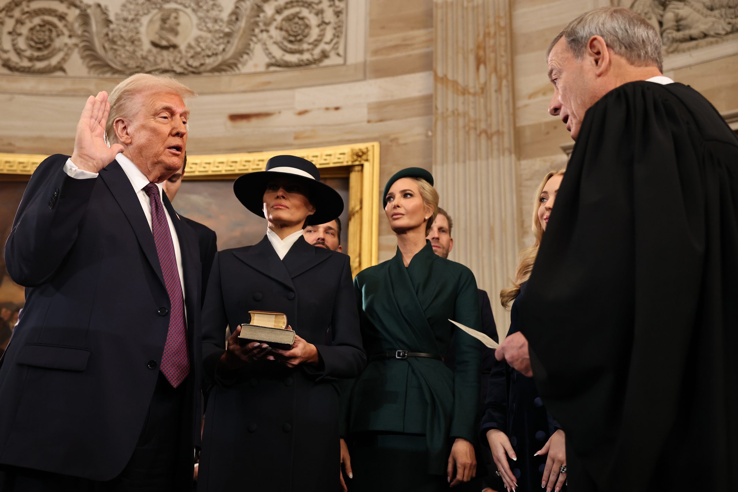 Donald Trump: H λαμπερή τελετή ορκωμοσίας, οι ζάμπλουτοι προσκεκλημένοι & οι εξαγγελίες του νέου προέδρου που συζητήθηκαν