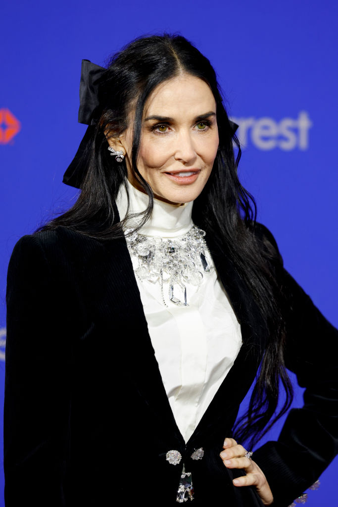 Demi Moore: Φόρεσε τον φιόγκο στα μαλλιά με τον καλύτερο τρόπο 2