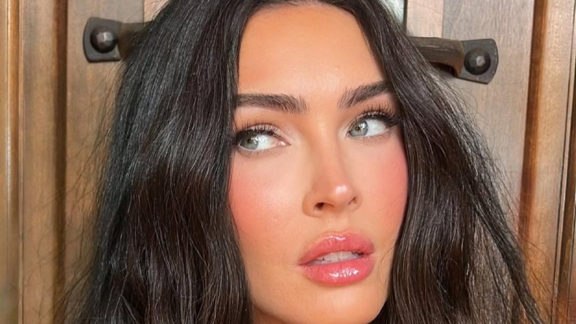 Megan Fox: Το έξυπνο κόλπο της makeup artist της για απίστευτα λαμπερή επιδερμίδα 1