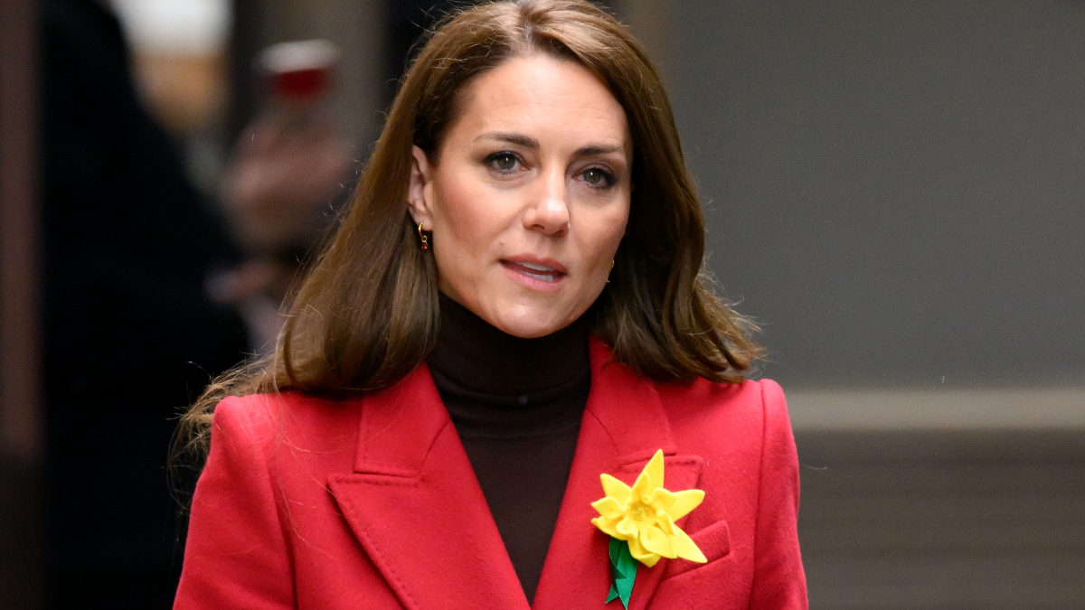 Kate Middleton: Τι συμβολίζει το κόκκινο παλτό που επέλεξε κατά την επίσκεψη της στην Ουαλία