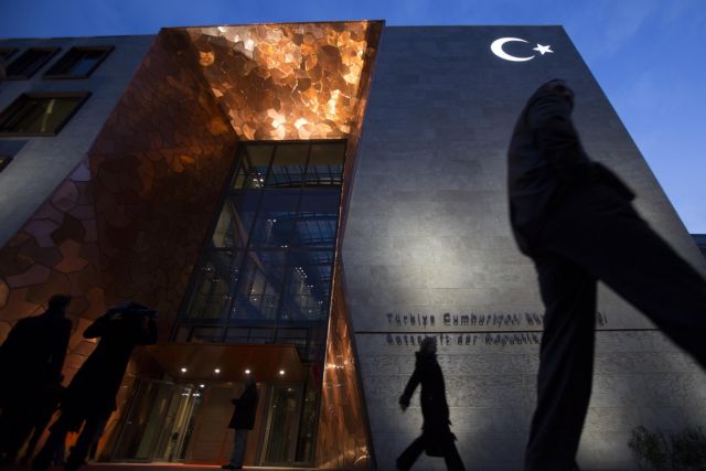 Με επιθέσεις σε τουρκικές πρεσβείες και προξενεία απειλεί η ISIS