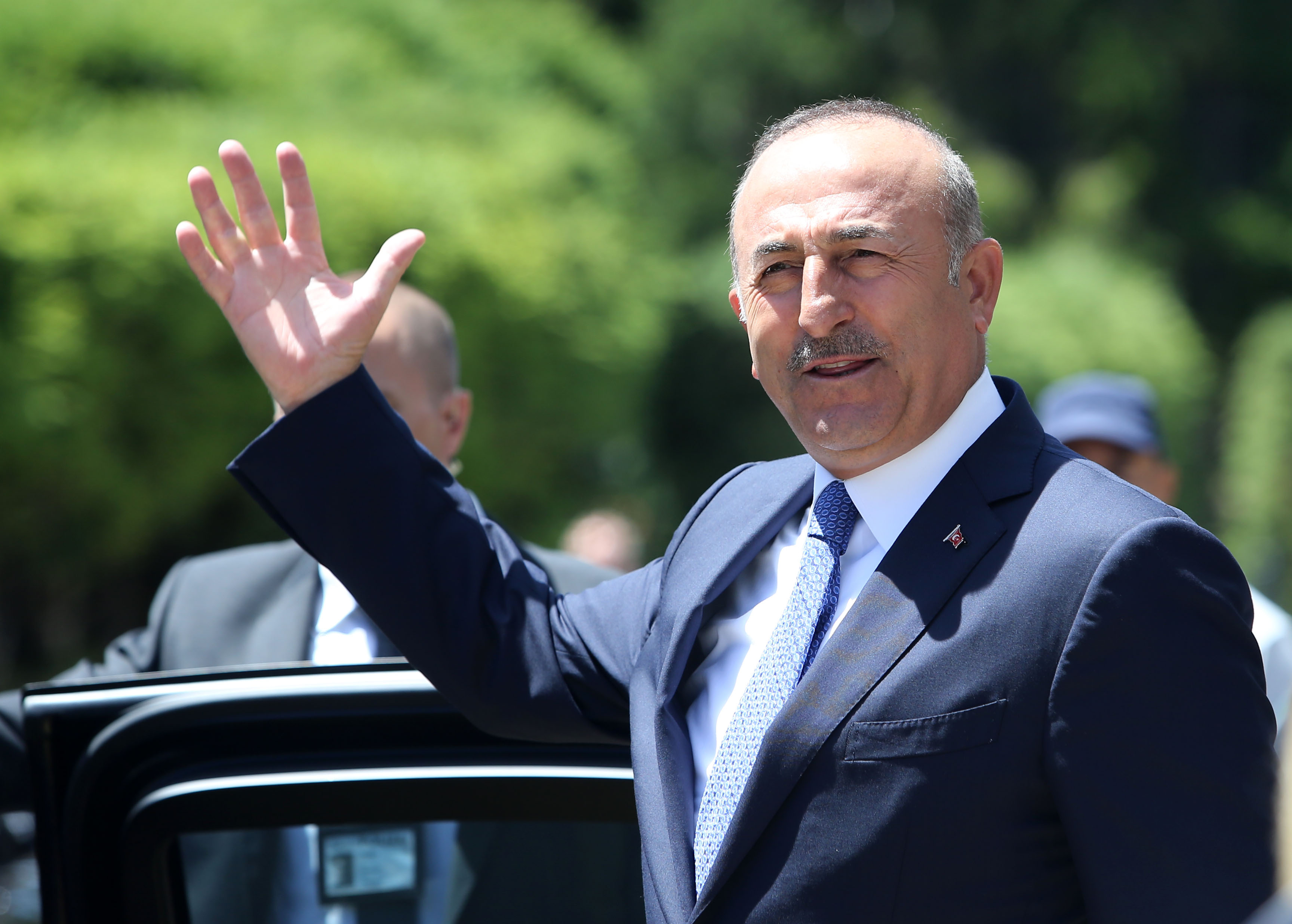 Cavusoglu: Turkey ‘freezes’ migrant re-admission accord with Greece