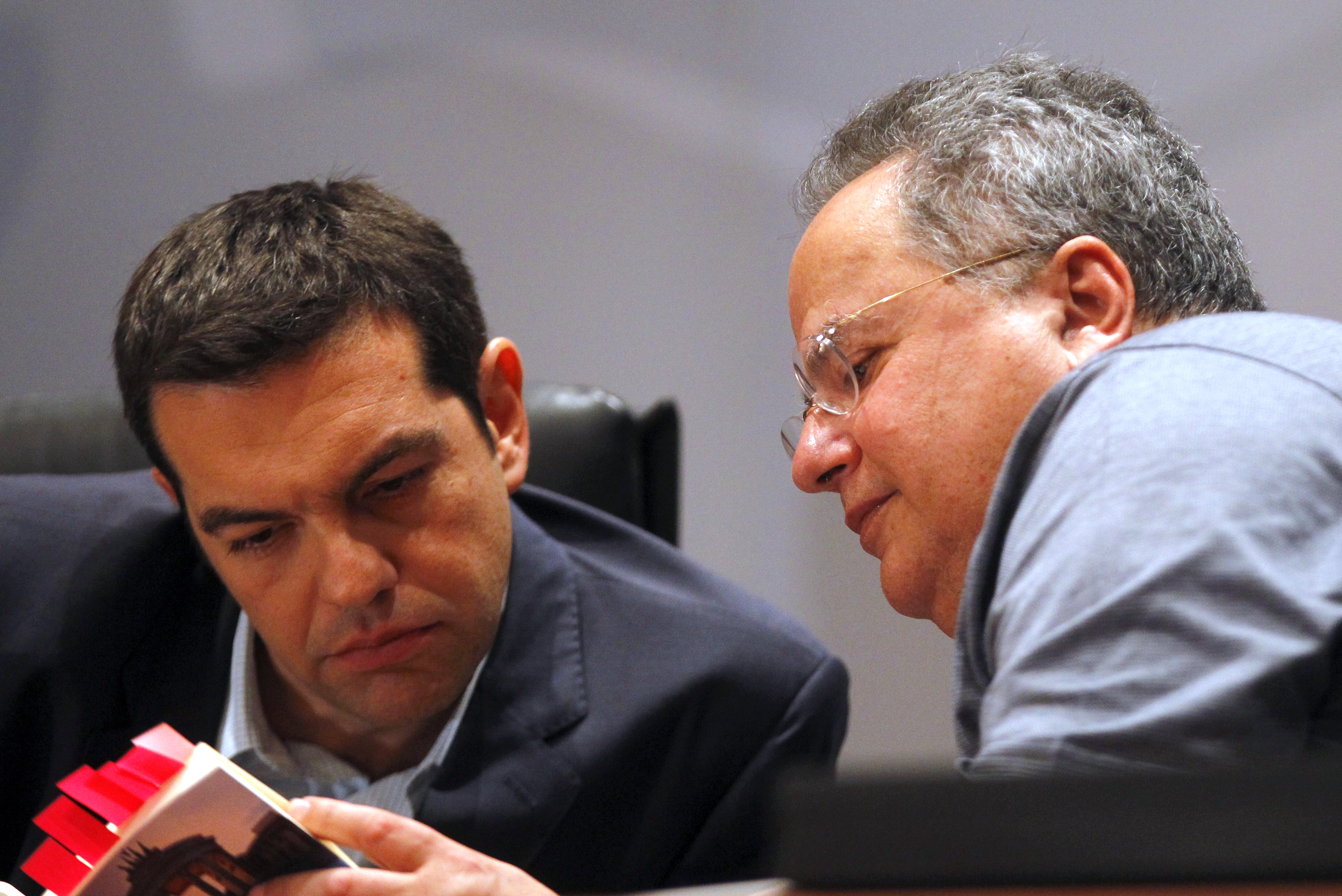 Tsipras, Kotzias meet amidst escalation in Athens-Moscow row