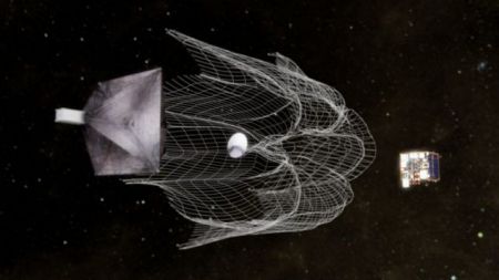 Εκτοξεύθηκε ο δορυφόρος που θα καθαρίζει τα διαστημικά σκουπίδια