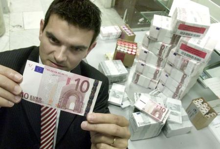 Μια θέση στην τσέπη των Ευρωπαίων διεκδικούν τα παράλληλα νομίσματα
