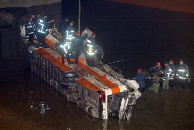 Λεωφορεία στον γκρεμό, από τους Βουρλιώτες ως τον Αλιάκμονα