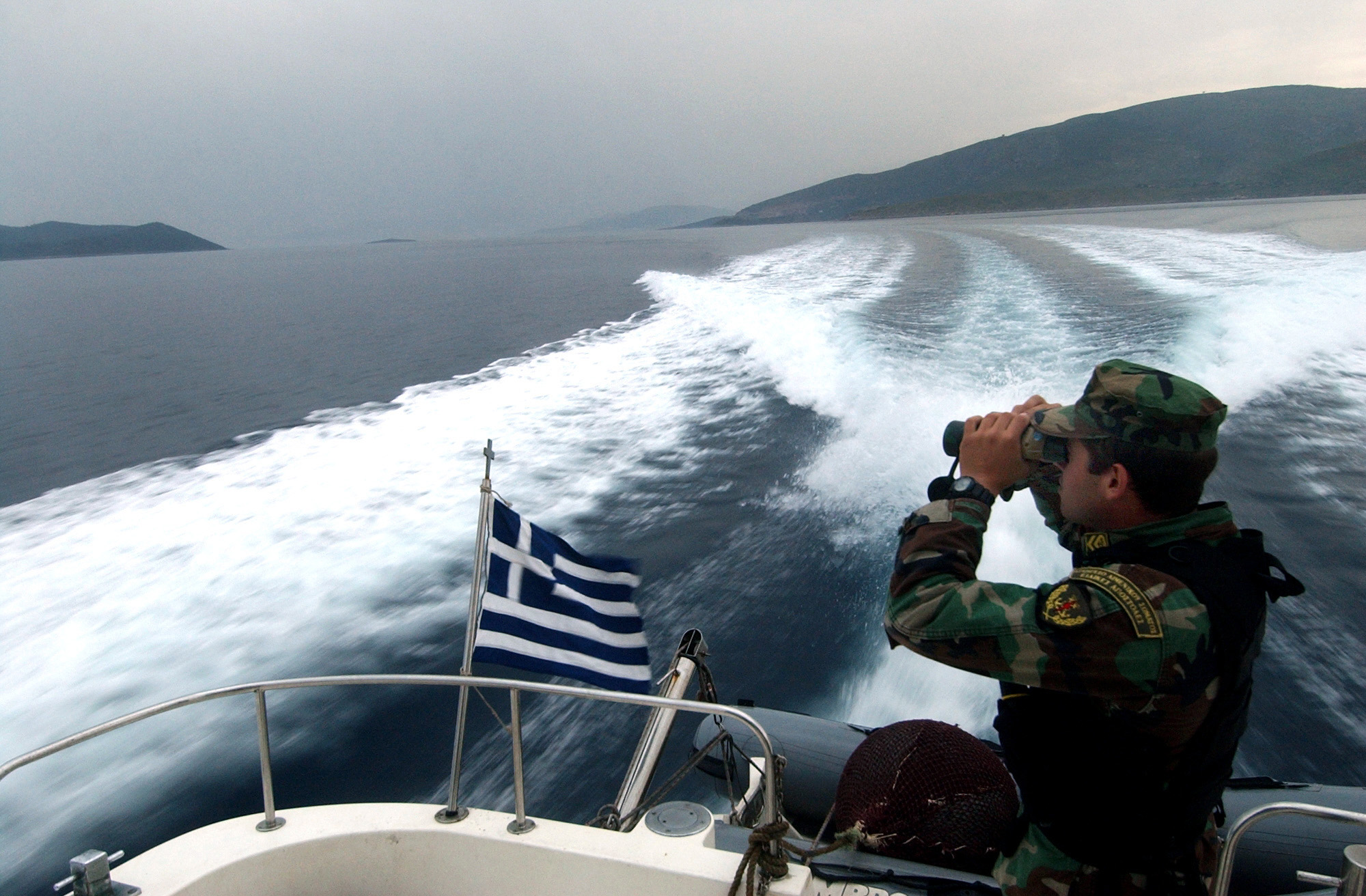 Συναγερμός στην Ακτοφυλακή από αλιευτικό σκάφος με 120 μετανάστες