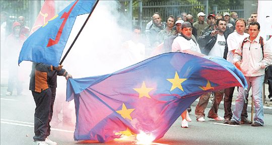 Η οργή των ψαράδων έφθασε στις Βρυξέλλες