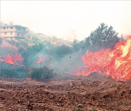 Στις φλόγες δεύτερη ημέρα η Ρόδος