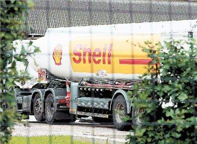 Η Shell απειλεί να φύγει από την Ελλάδα