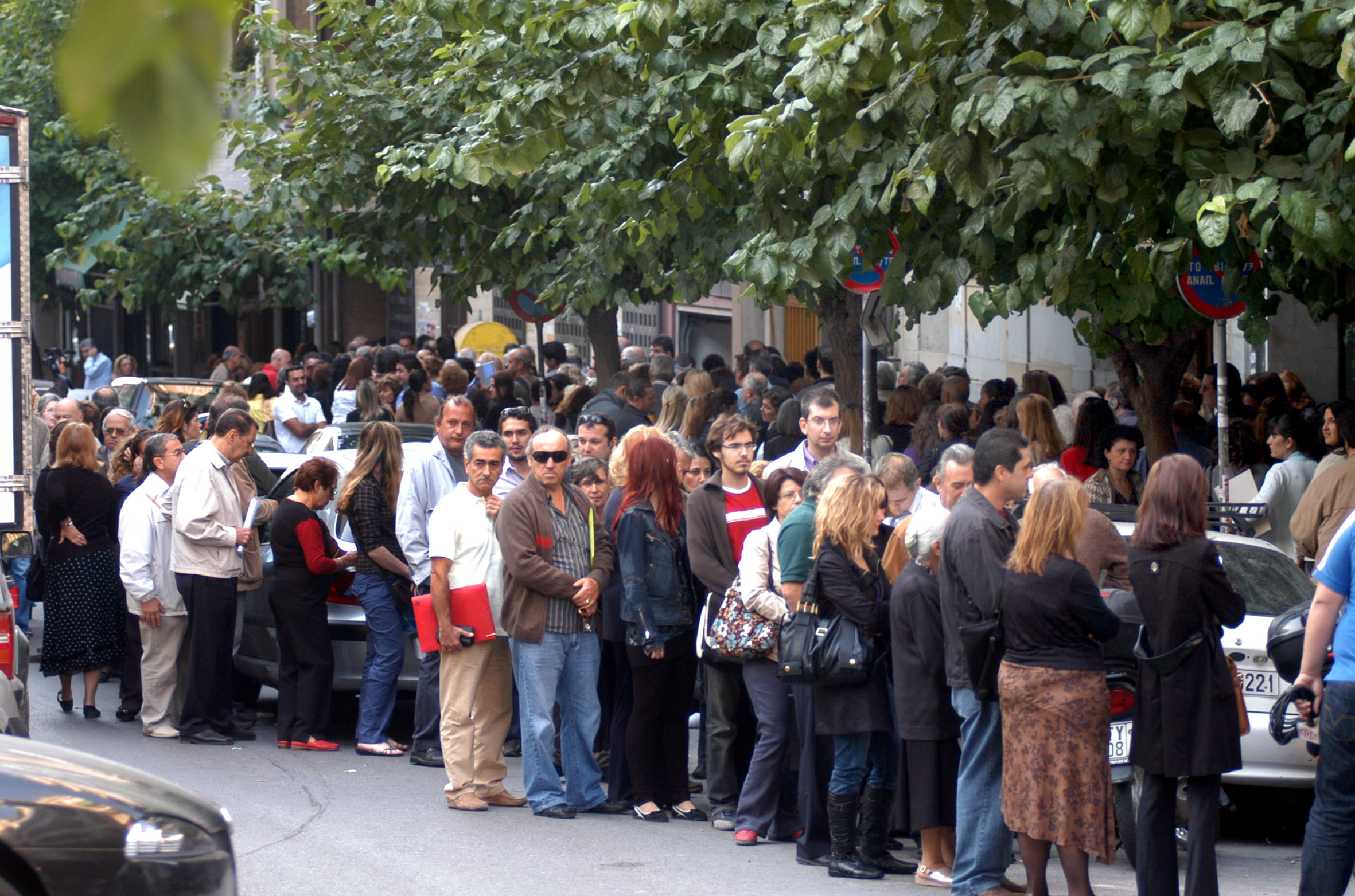 Ταλαιπωρία χωρίς τέλος για τους ασφαλισμένους στον ΟΠΑΔ για θεώρηση βιβλιαρίων