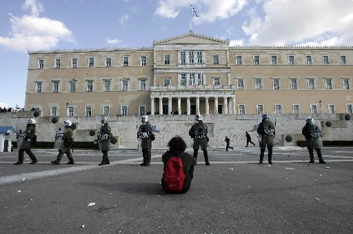 Ερημη χώρα «…μέσα σε μια φούχτα σκόνη»… Το χρονικό της κρίσης που παρέλυσε την Ελλάδα