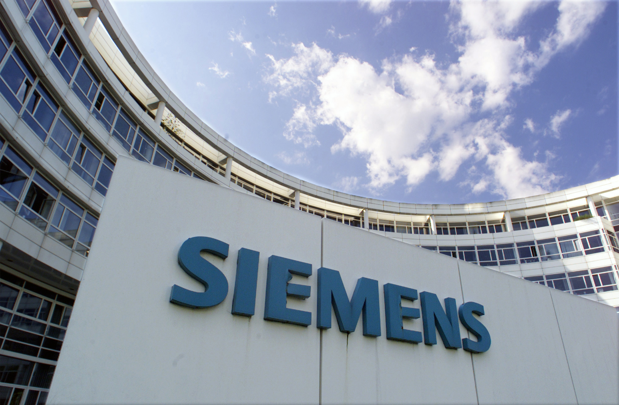 Siemens germany. Концерн Сименс. Немецкая компания Сименс. Концерны Германии Сименс. Завод Siemens в Германии.