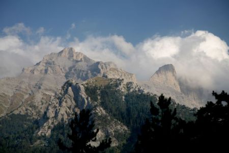 Στον Όλυμπο, το ψηλότερο βουνό της Ελλάδας αφιερώνει το σημερινό της doodle η Google.