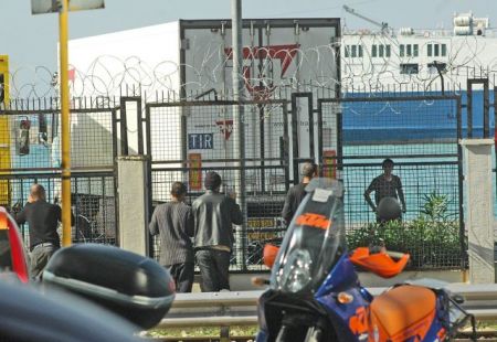 Πρόσθετα μέτρα στο λιμάνι της Πάτρας για τη διαχείριση με τους μετανάστες