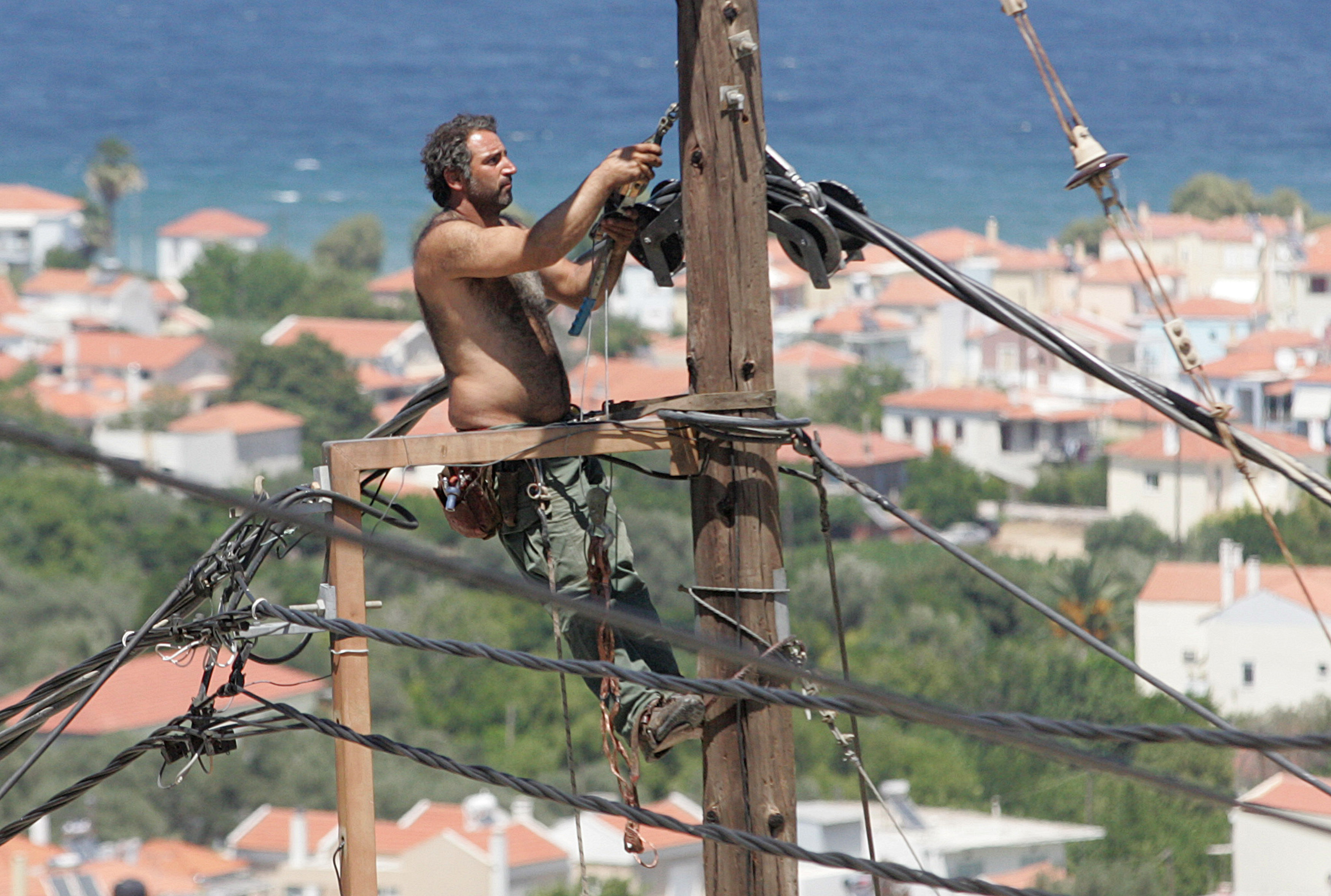 <b>Tιμολόγια ΔΕΚΟ</b> Από Δευτέρα αυξάνεται αναδρομικά ο ΦΠΑ