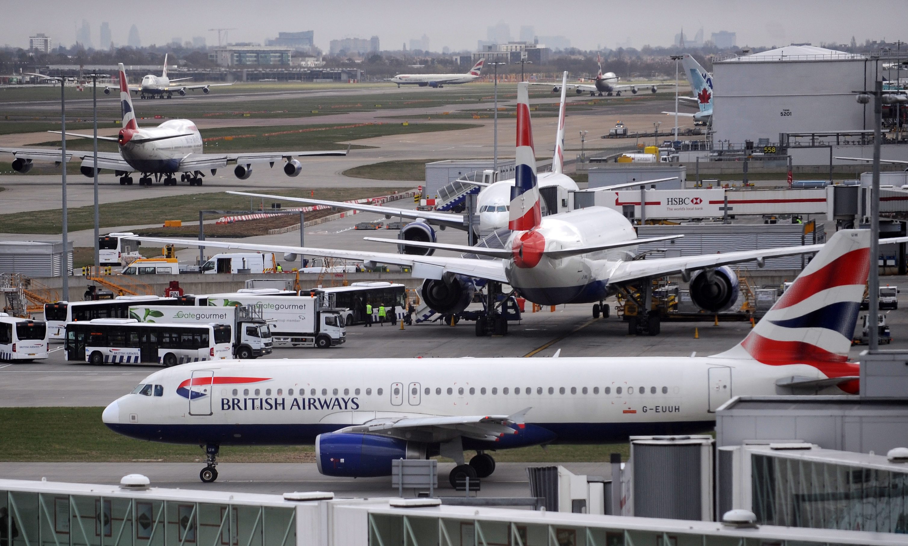 Βρετανία: Οργή στην κυβέρνηση από το προσωρινό μπλακ άουτ στις πτήσεις