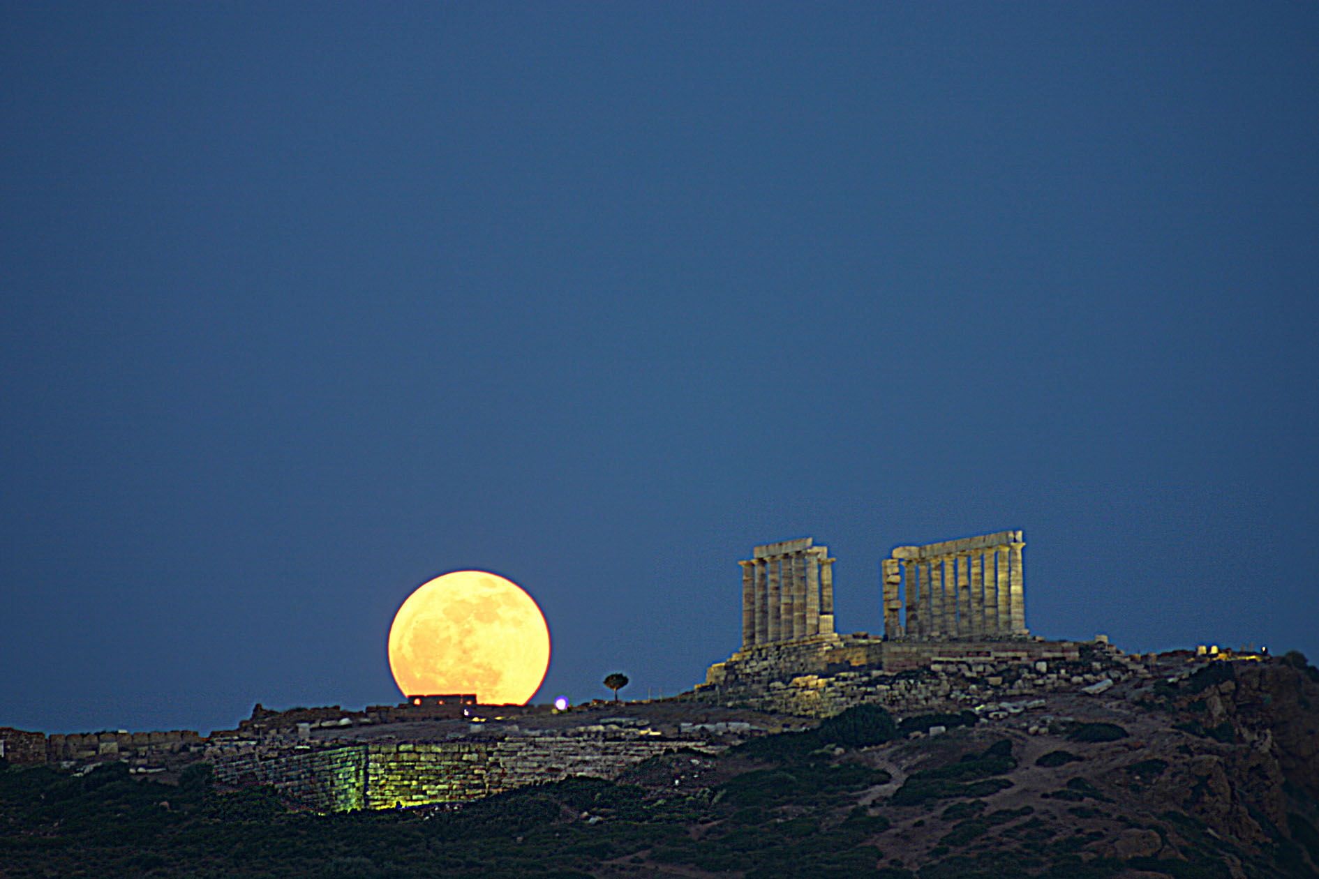 Σύμφωνα με κινέζικο περιοδικό η Ελλάδα προσφέρεται για ρομαντικούς