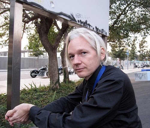 <b>WikiLeaks </b>Ο Ασάνζ συμφώνησε να γράψει και να εκδώσει εντός του 2011 την αυτοβιογραφία του