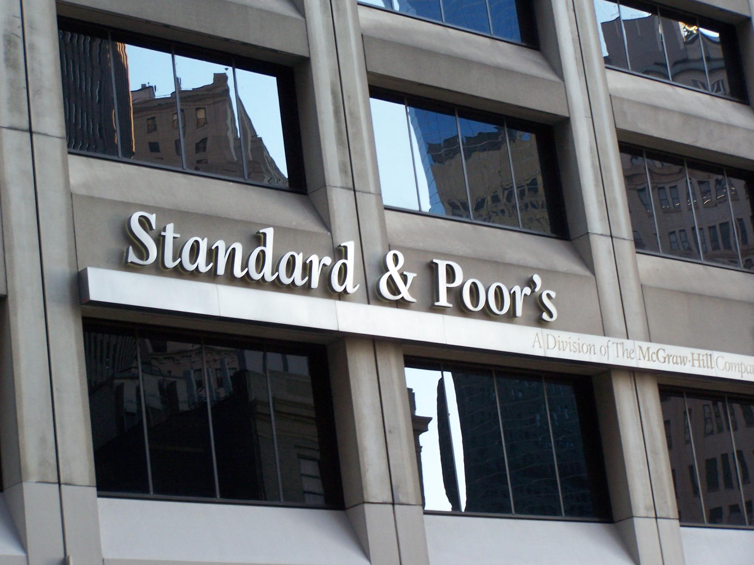 Standard & Poor’s: Υποβάθμιση της Ελλάδας από ΒΒ- σε Β