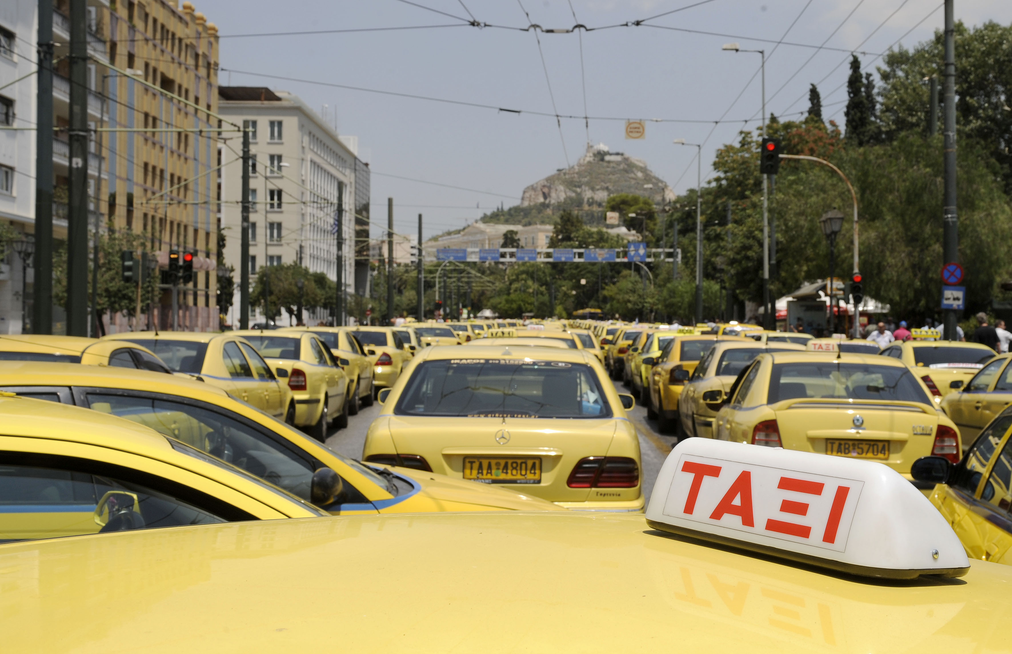 Επιταχύνεται το άνοιγμα των κλειστών επαγγελμάτων από την κυβέρνηση