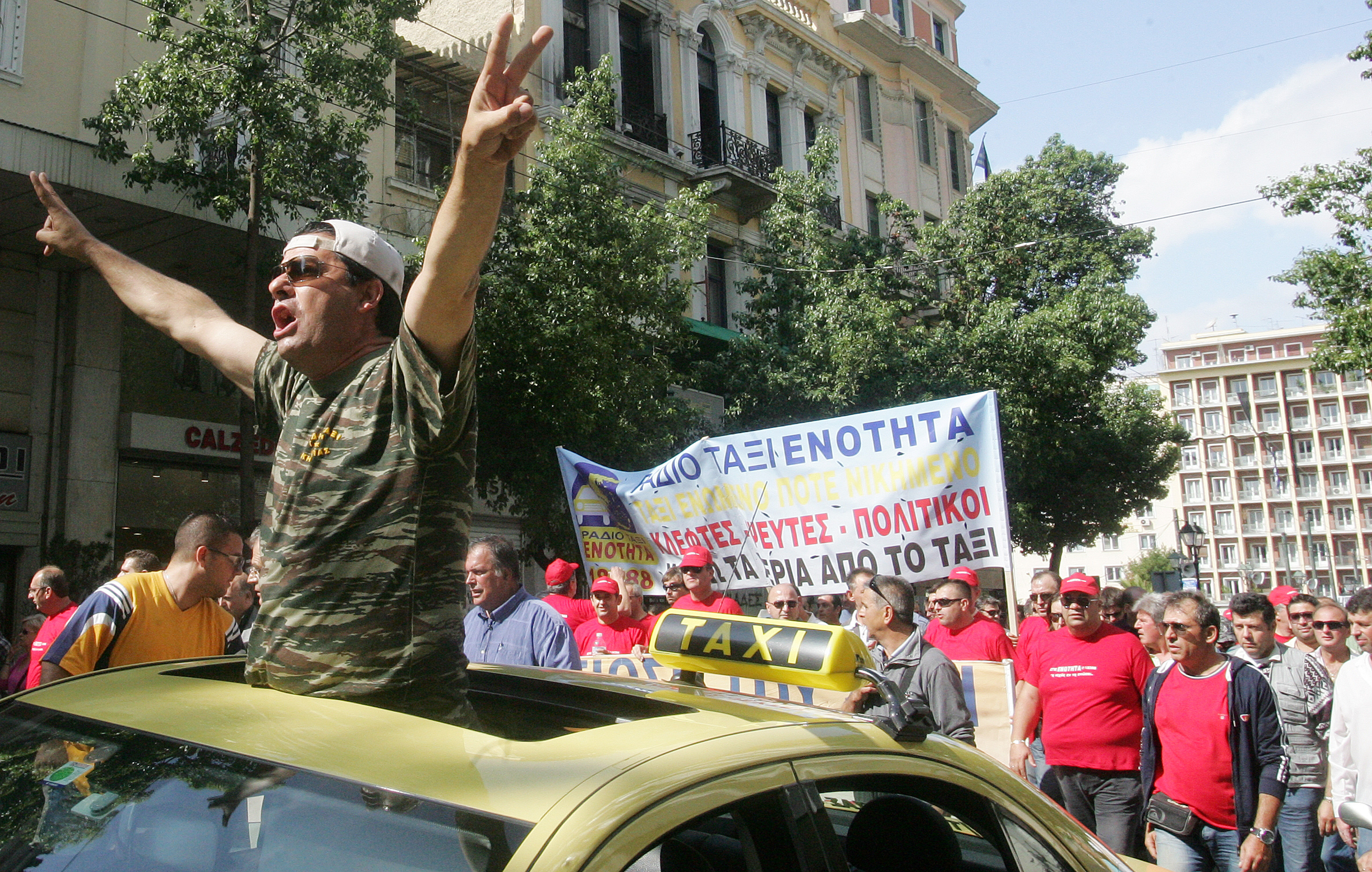 Τα ταξί δοκιμάζουν την κυβέρνηση Παπαδήμου