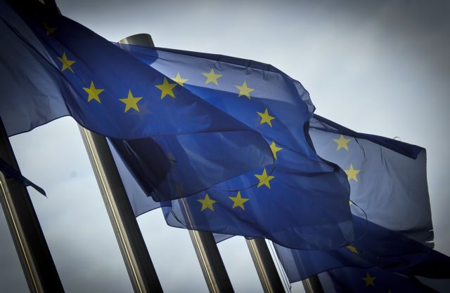 Οι Βρυξέλλες προωθούν κατώτερο μισθό σε όλη την Ευρώπη