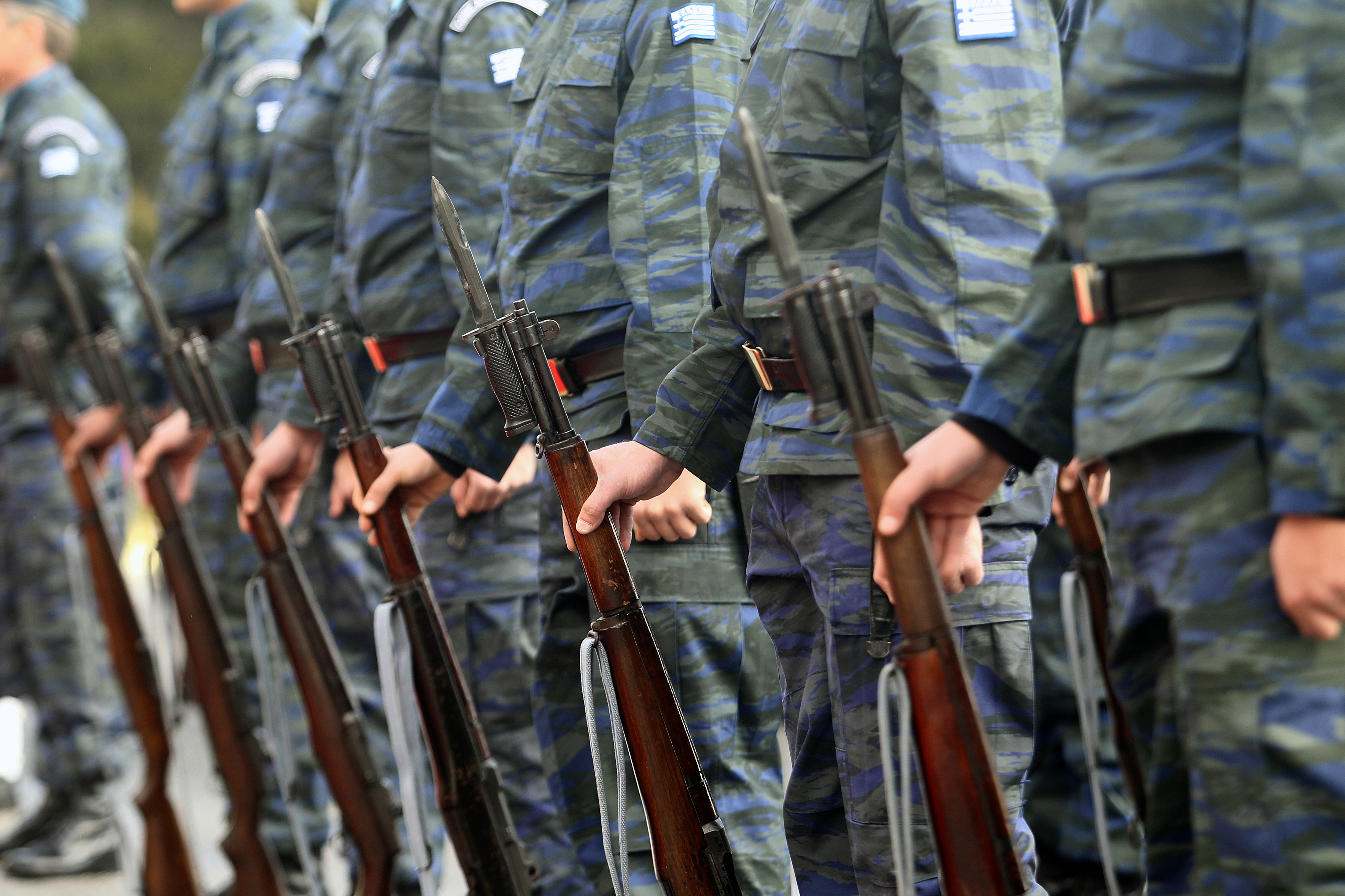 ΝΔ: Οχι άλλες περικοπές στους μισθούς στρατιωτικών – αστυνομικών