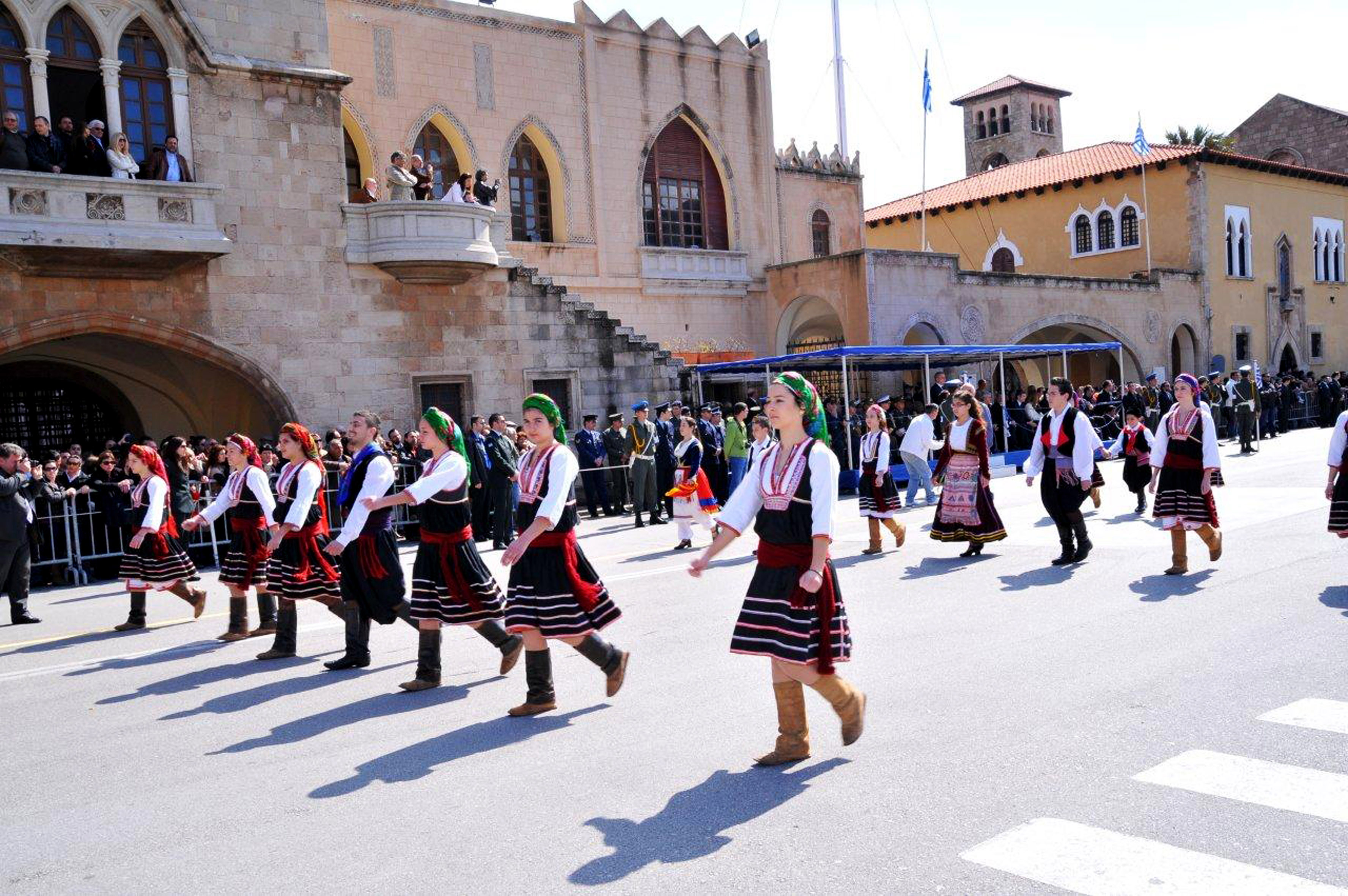 Ενότητα και συλλογικότητα το μήνυμα των πολιτικών για την 25η Μαρτίου