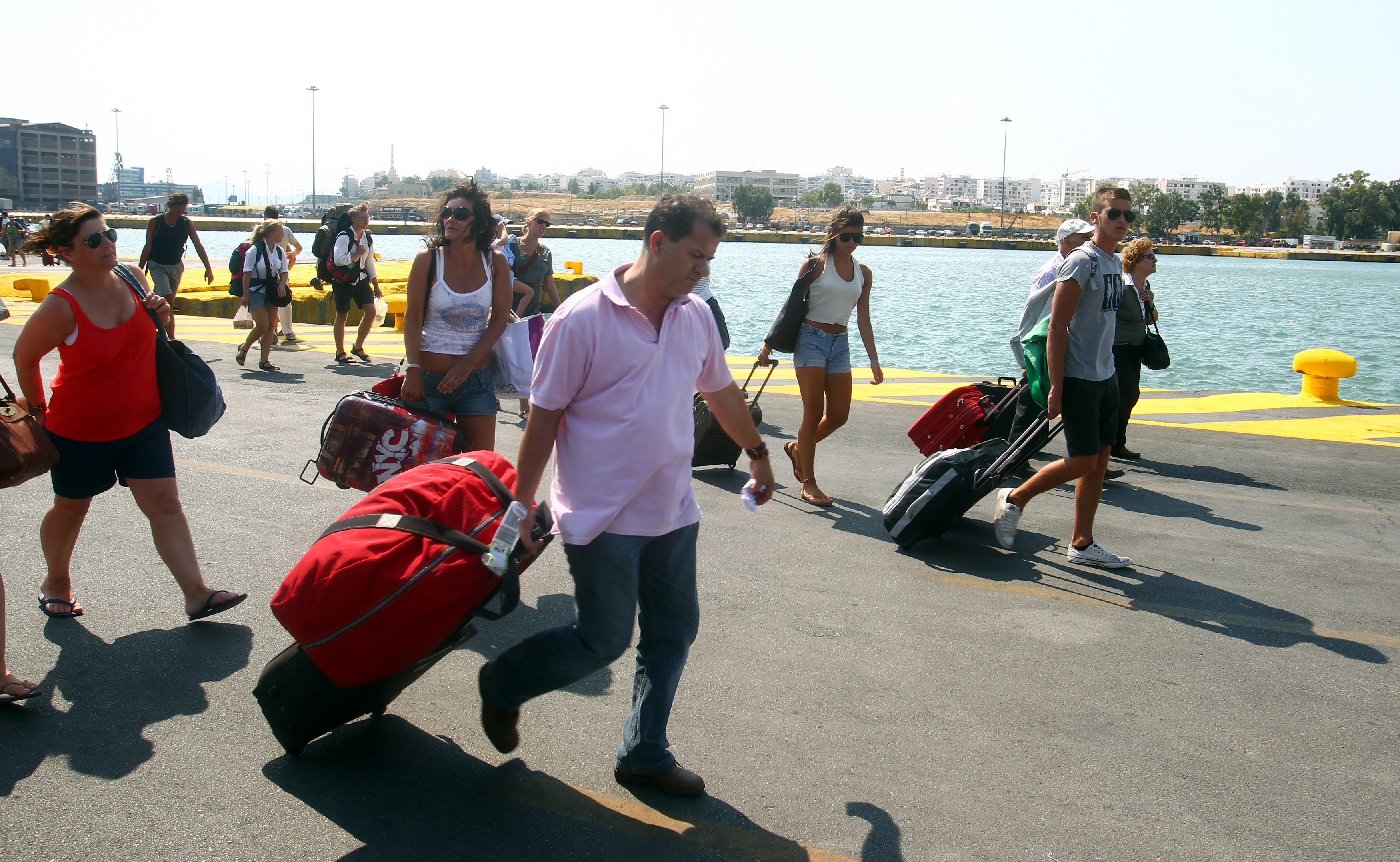 Αυξημένη η κίνηση στα λιμάνια για την έξοδο του Δεκαπενταύγουστου