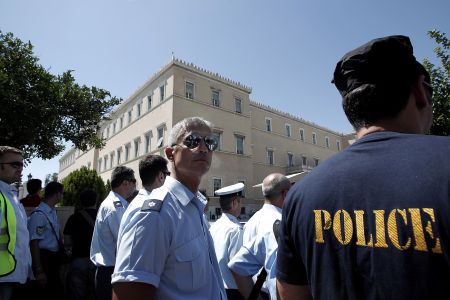 Βουλευτές ΝΔ: Συμψηφισμό οφειλών των ενστόλων με τα αναδρομικά