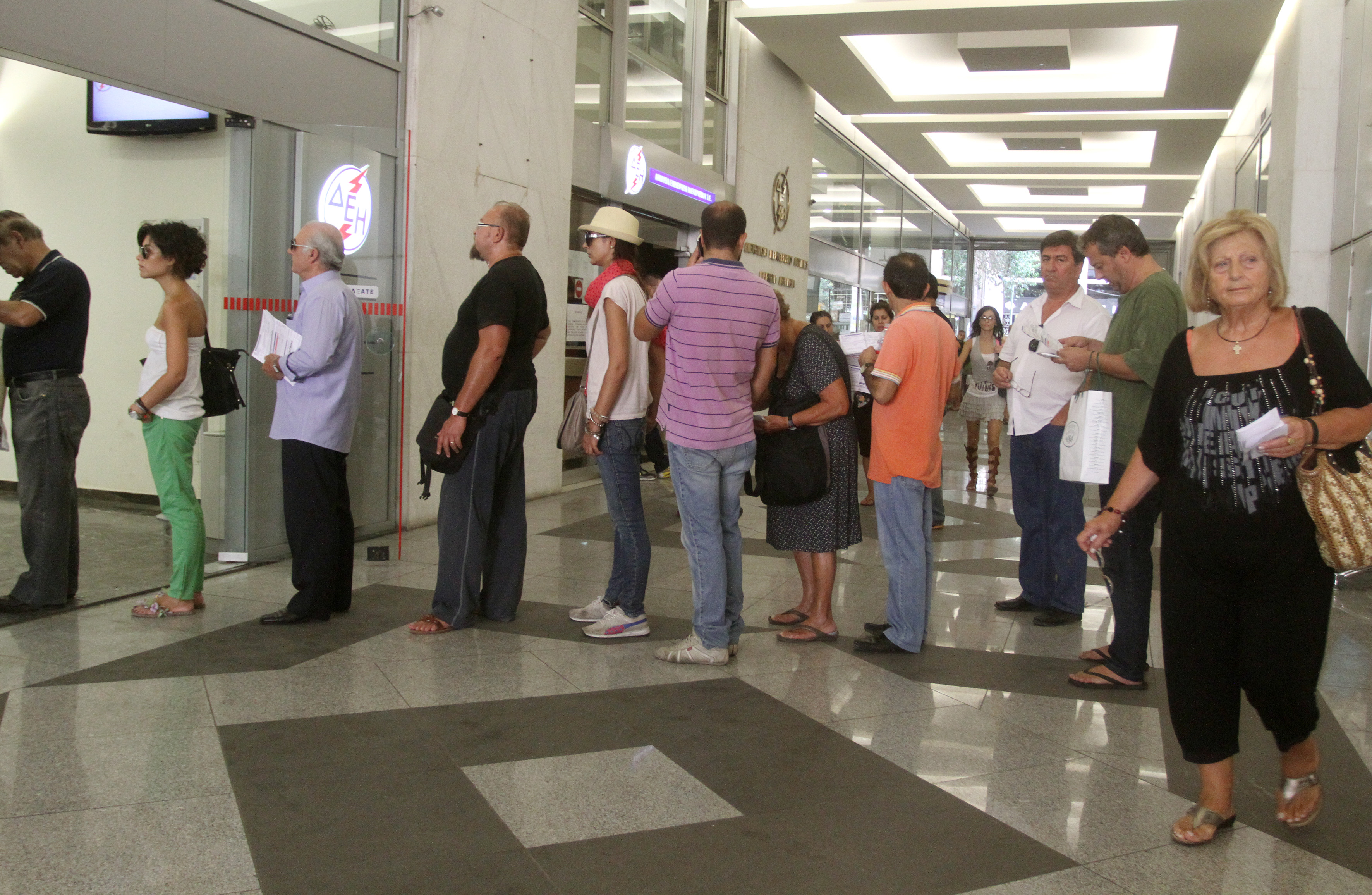 Δεν κόβονται δώρα και επίδομα αδείας στις ΔΕΚΟ