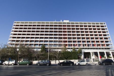 Στον ΕΦΚΑ μεταβιβάζεται το Μακεδονία Παλλάς και άλλα 28 ακίνητα