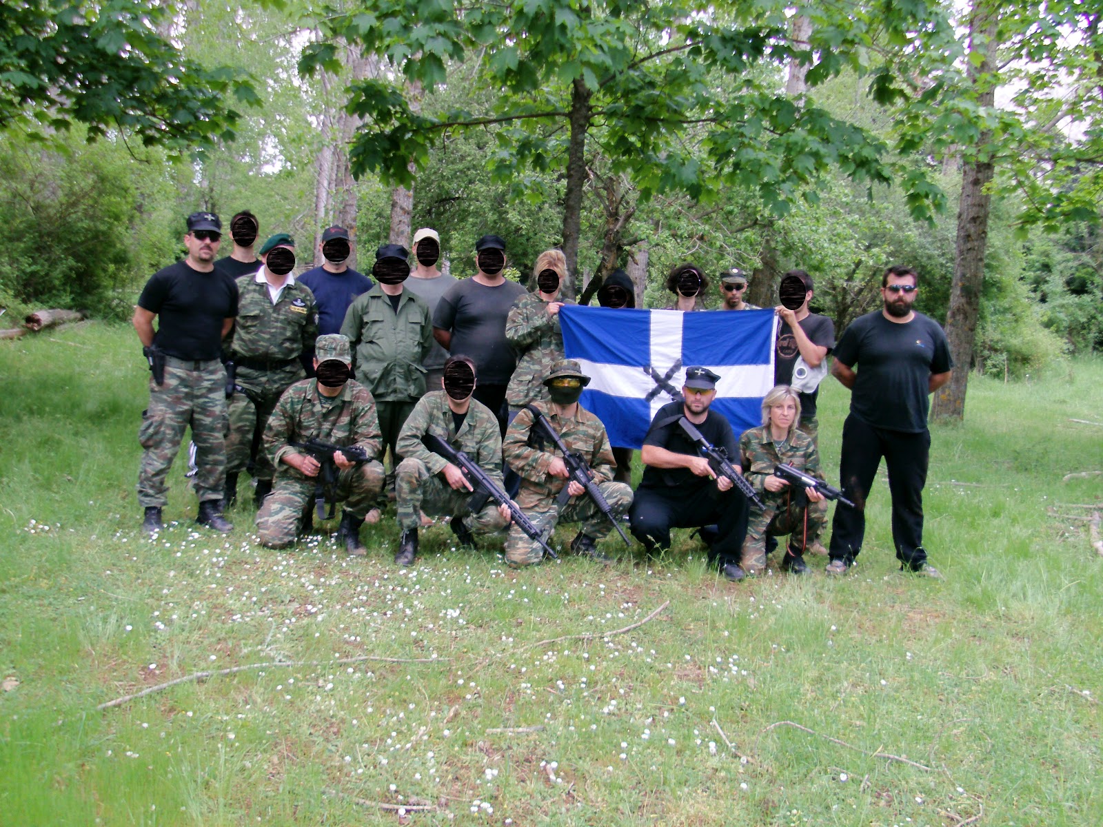 Ακραίοι εθνικιστές στρατολογούν μέλη μέσω Διαδικτύου