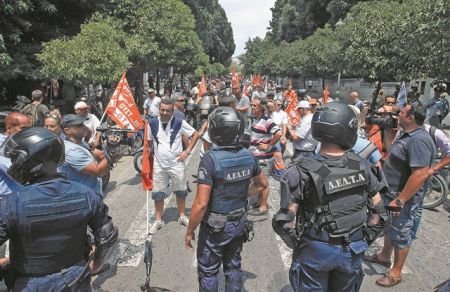 Σχέδιο «φερμουάρ»για τις πορείες στην Αθήνα