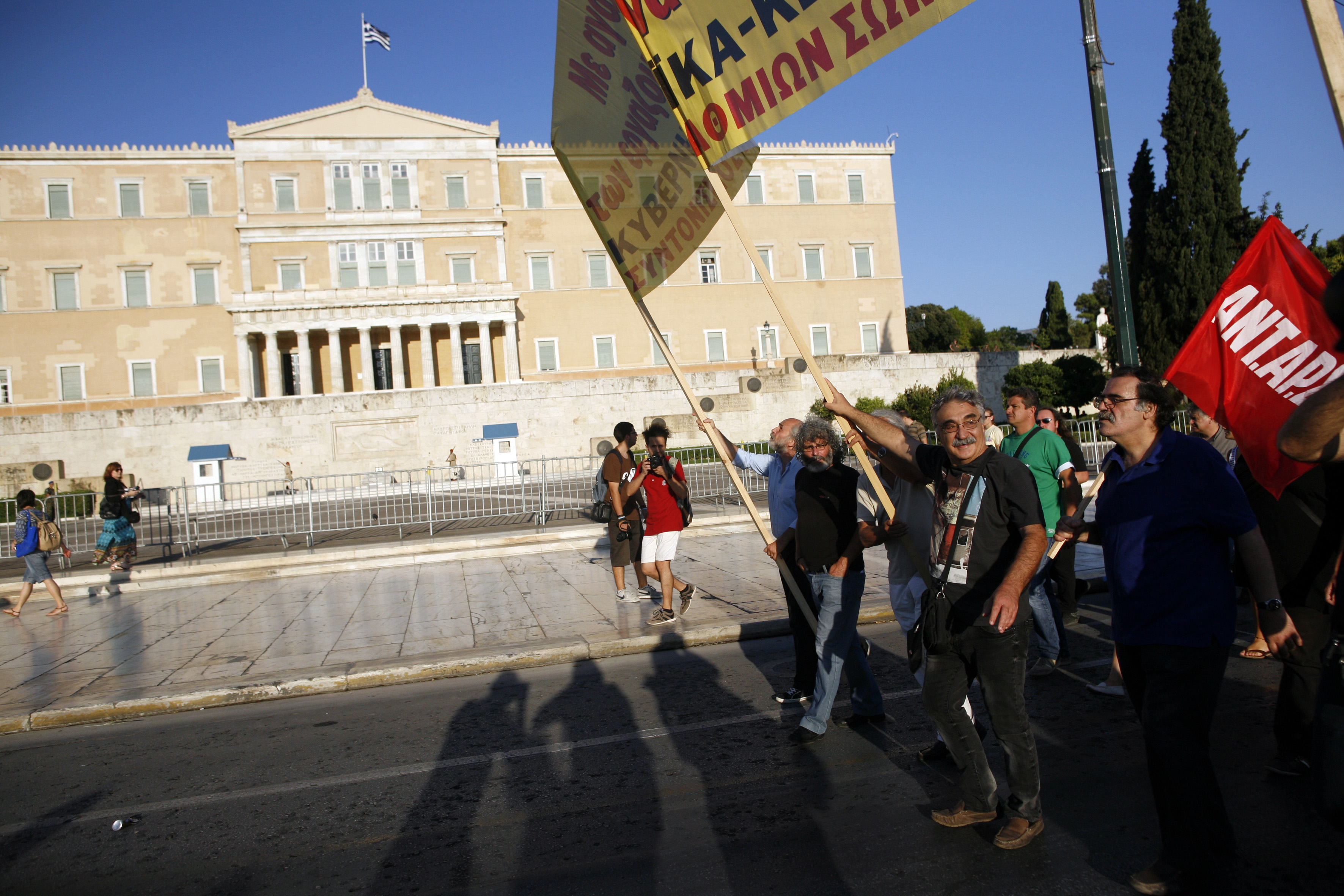 «Süddeutsche Zeitung»: Η προσαρμογή προκαλεί κοινωνική επιδείνωση