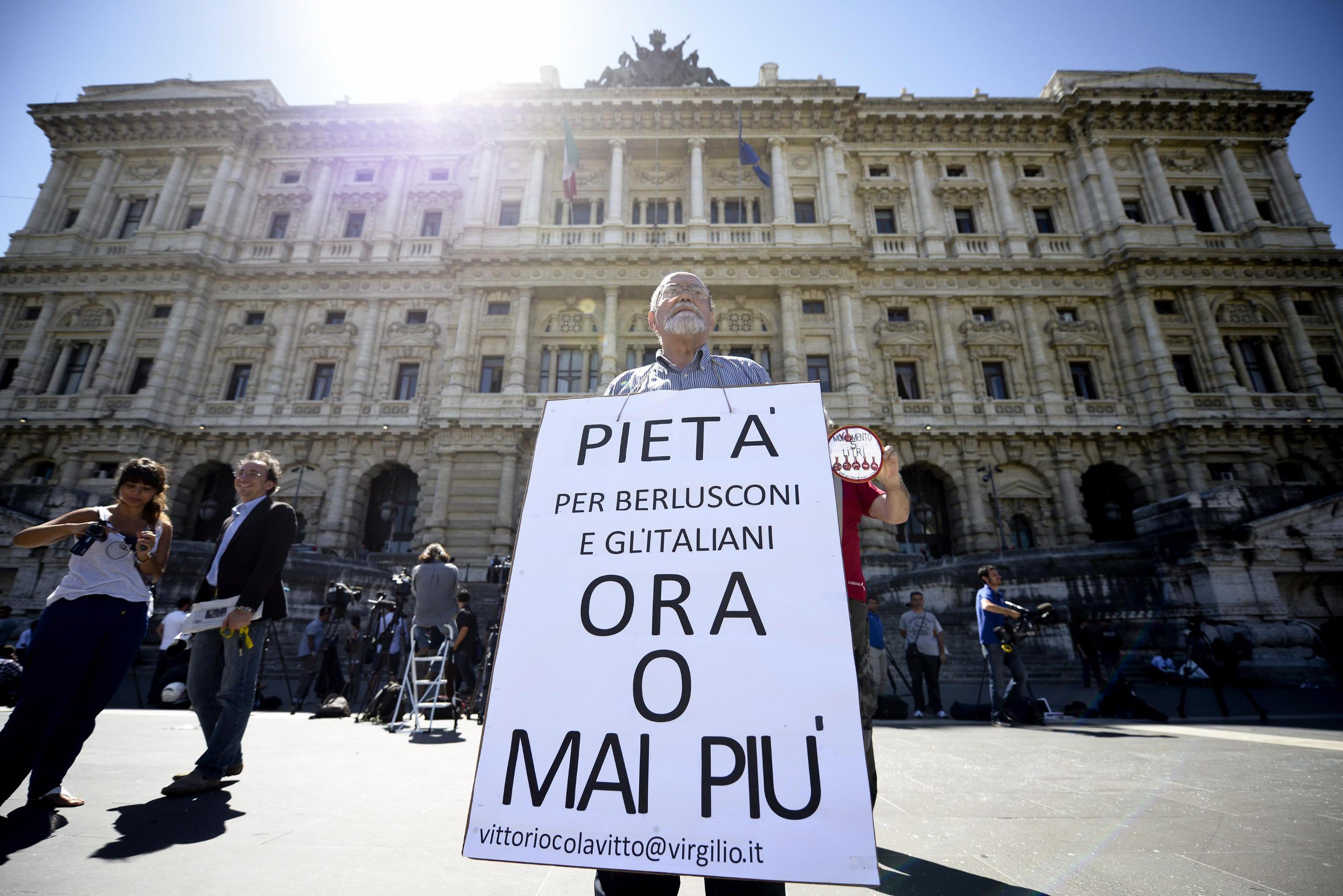 Πρόταση για μειωμένη ποινή στέρησης δικαιωμάτων του Μπερλουσκόνι