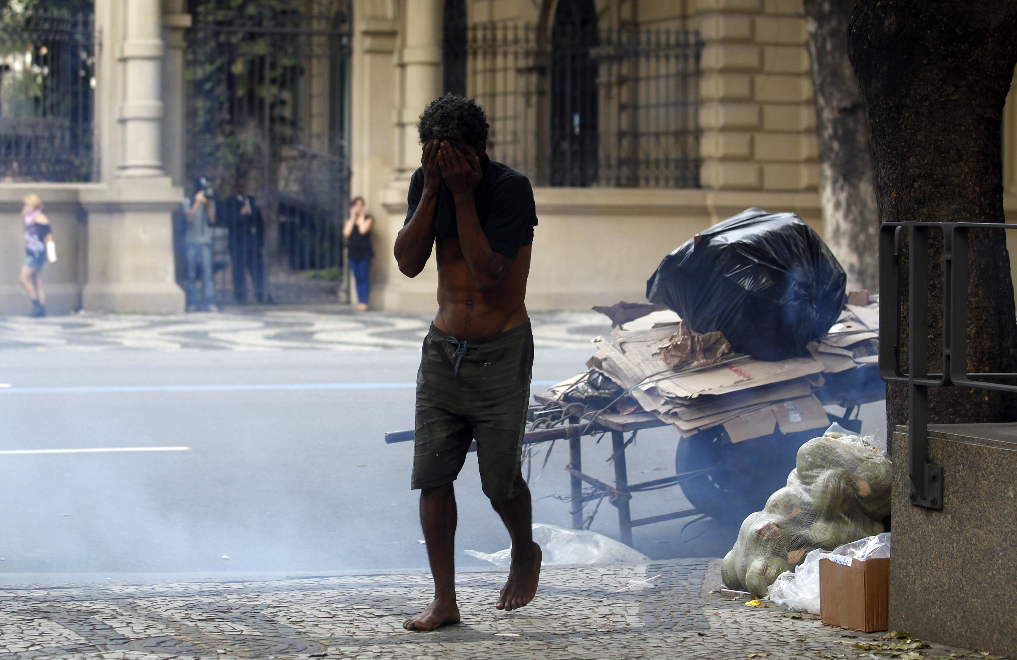 Βραζιλία: Με δακρυγόνα απαντά η αστυνομία στην απεργία των δασκάλων