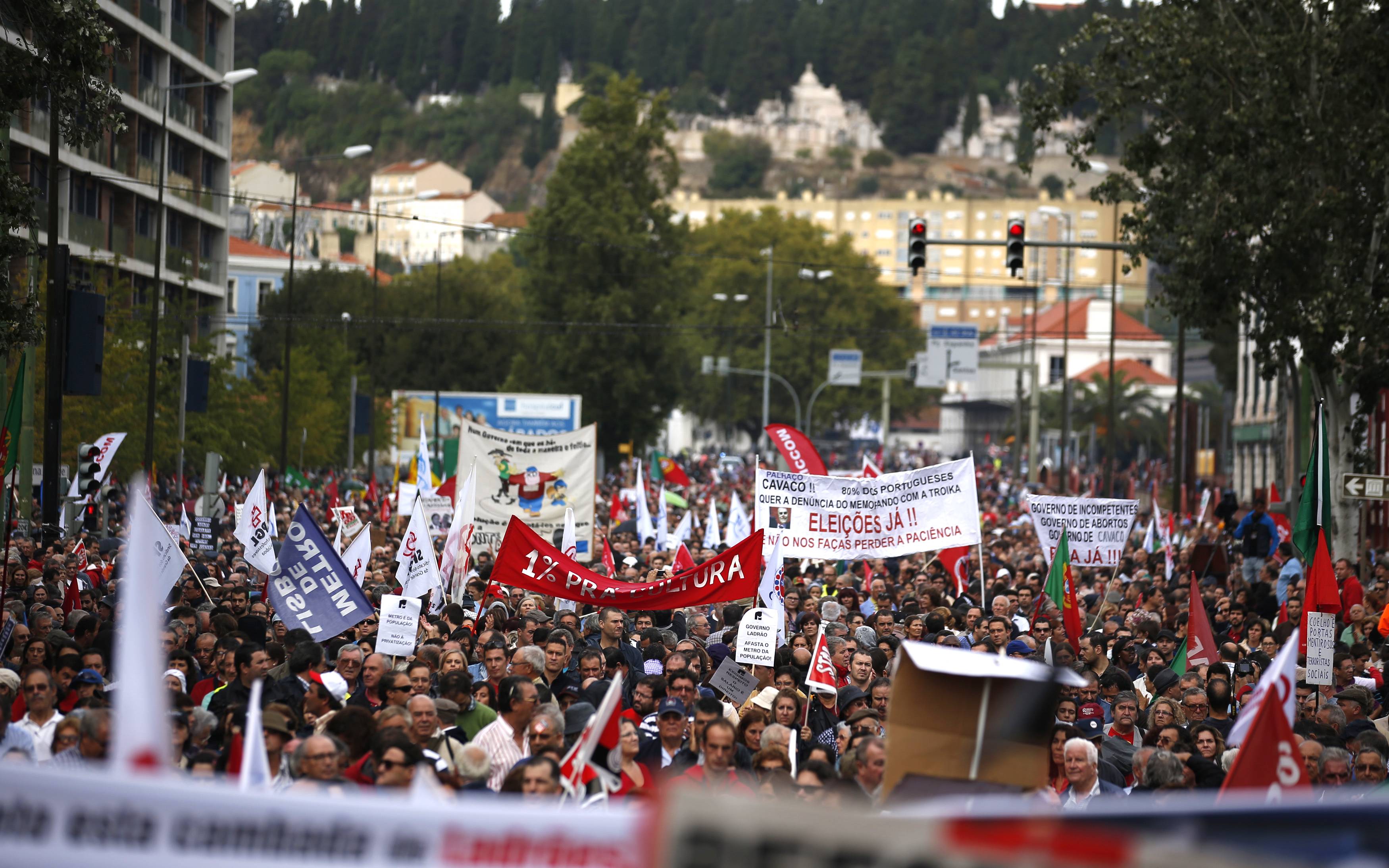 Πορτογαλία: Μεγάλες συγκεντρώσεις κατά του νέου προϋπολογισμού