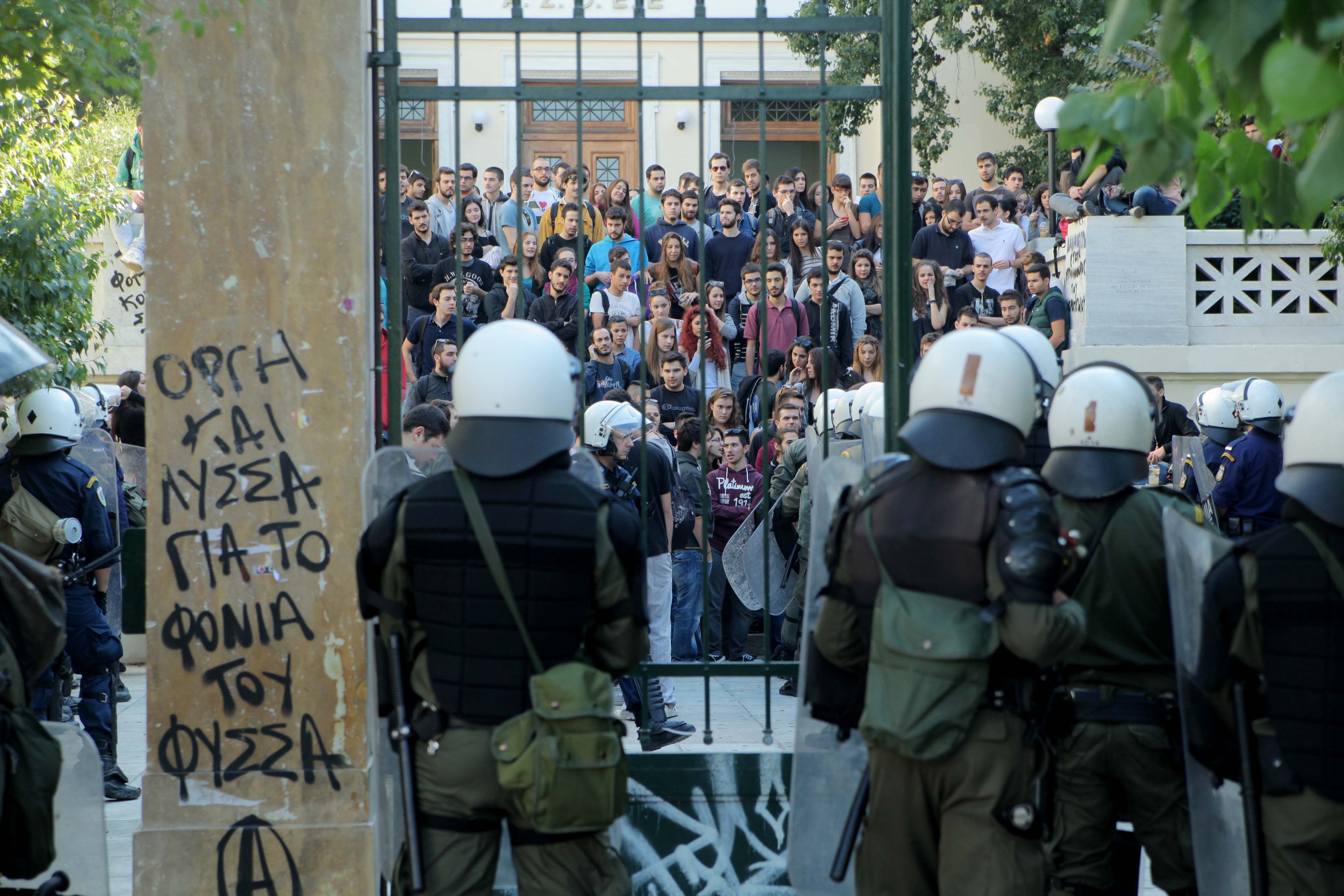 Επιχείρηση της ΕΛ.ΑΣ. κατά του παρεμπορίου μπροστά στην ΑΣΟΕΕ