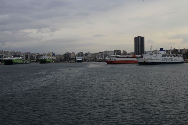 Συνάντηση Ρένας Δούρου με δημάρχους της περιφέρειας Πειραιά