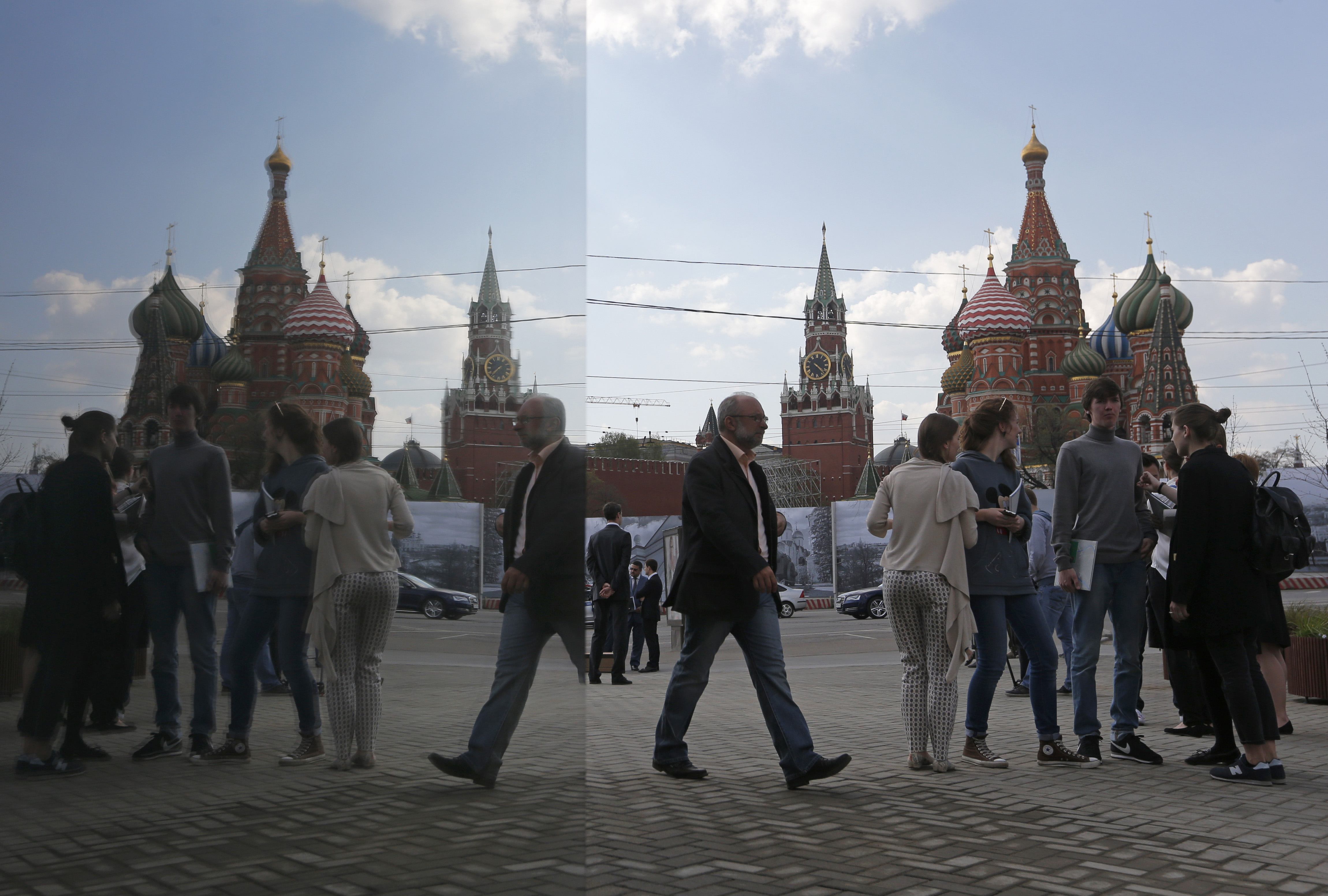 Moscow daily news. Русский город за границей. Звезды Америки на красной площади в Москве.