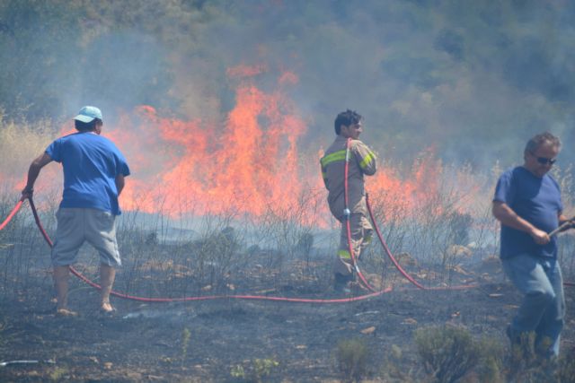 Major fire breaks out in the Chandra region, near Sitia in Crete