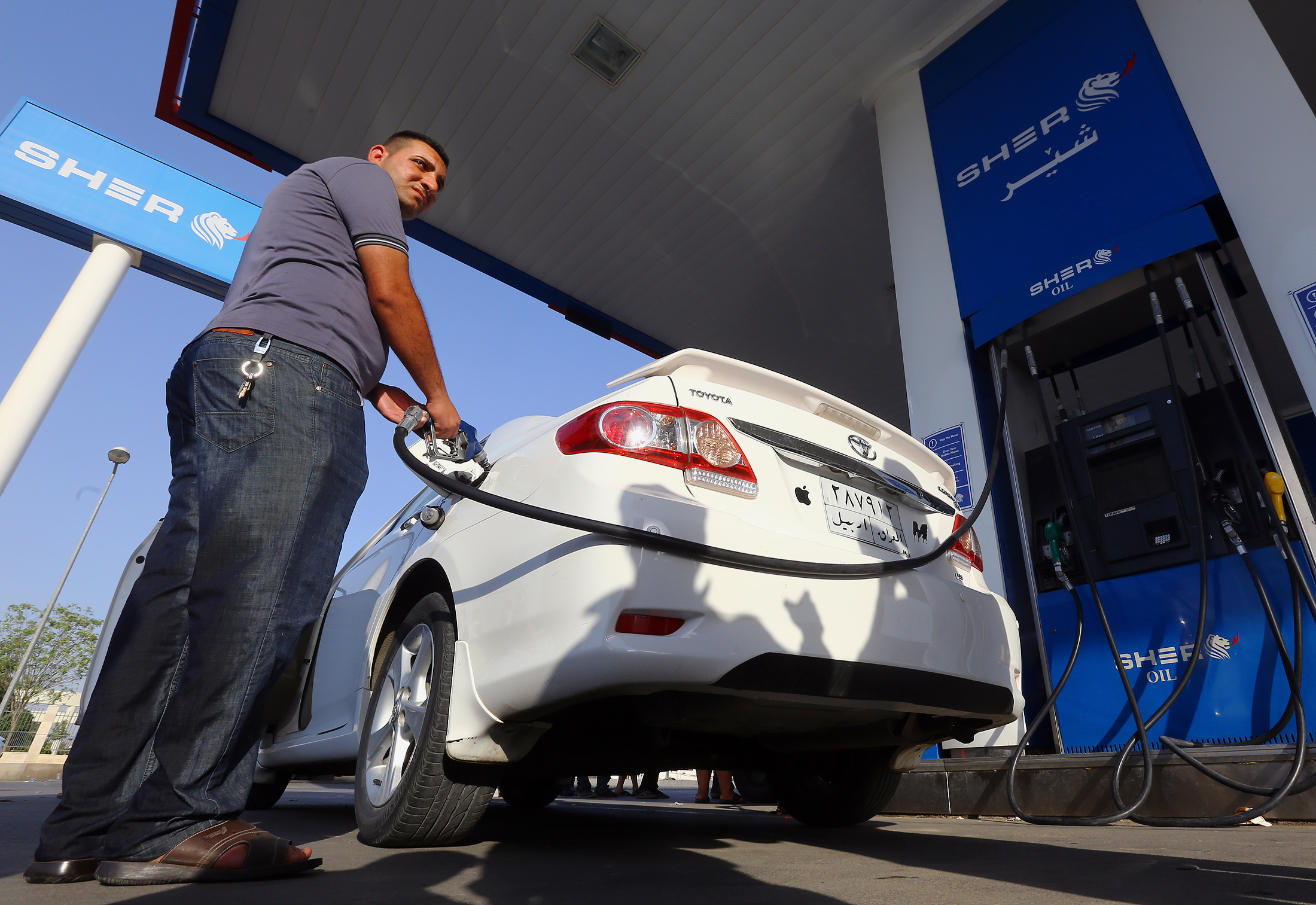 Bloomberg: Την 13η πιο ακριβή βενζίνη πληρώνουν οι Ελληνες