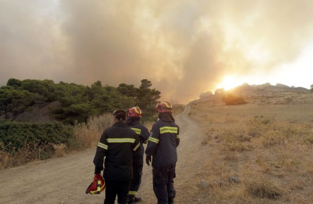 Κερατέα: Υποχωρεί το πύρινο μέτωπο