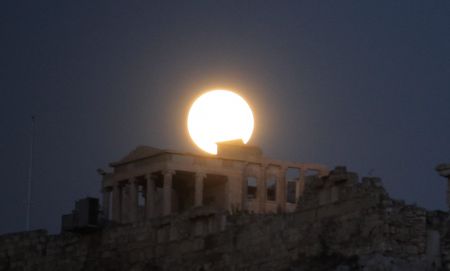 Εκδηλώσεις για την αυγουστιάτικη πανσέληνο σε όλη την Ελλάδα