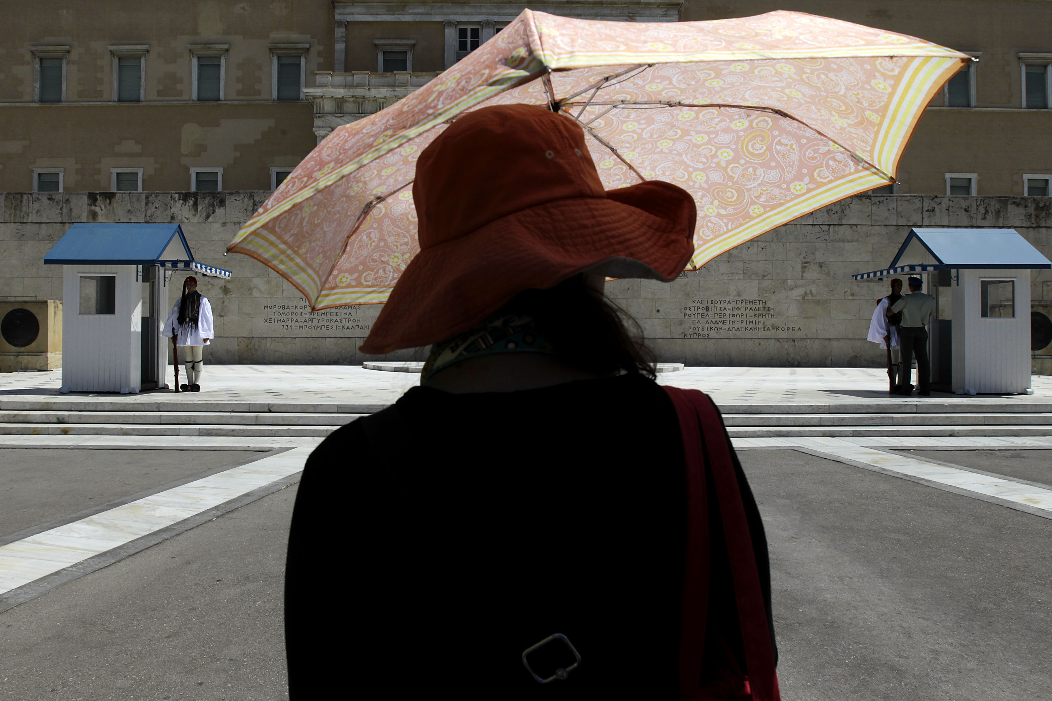 Υποχωρεί ο υδράργυρος το Σαββατοκύριακο, δροσίζει από Δευτέρα