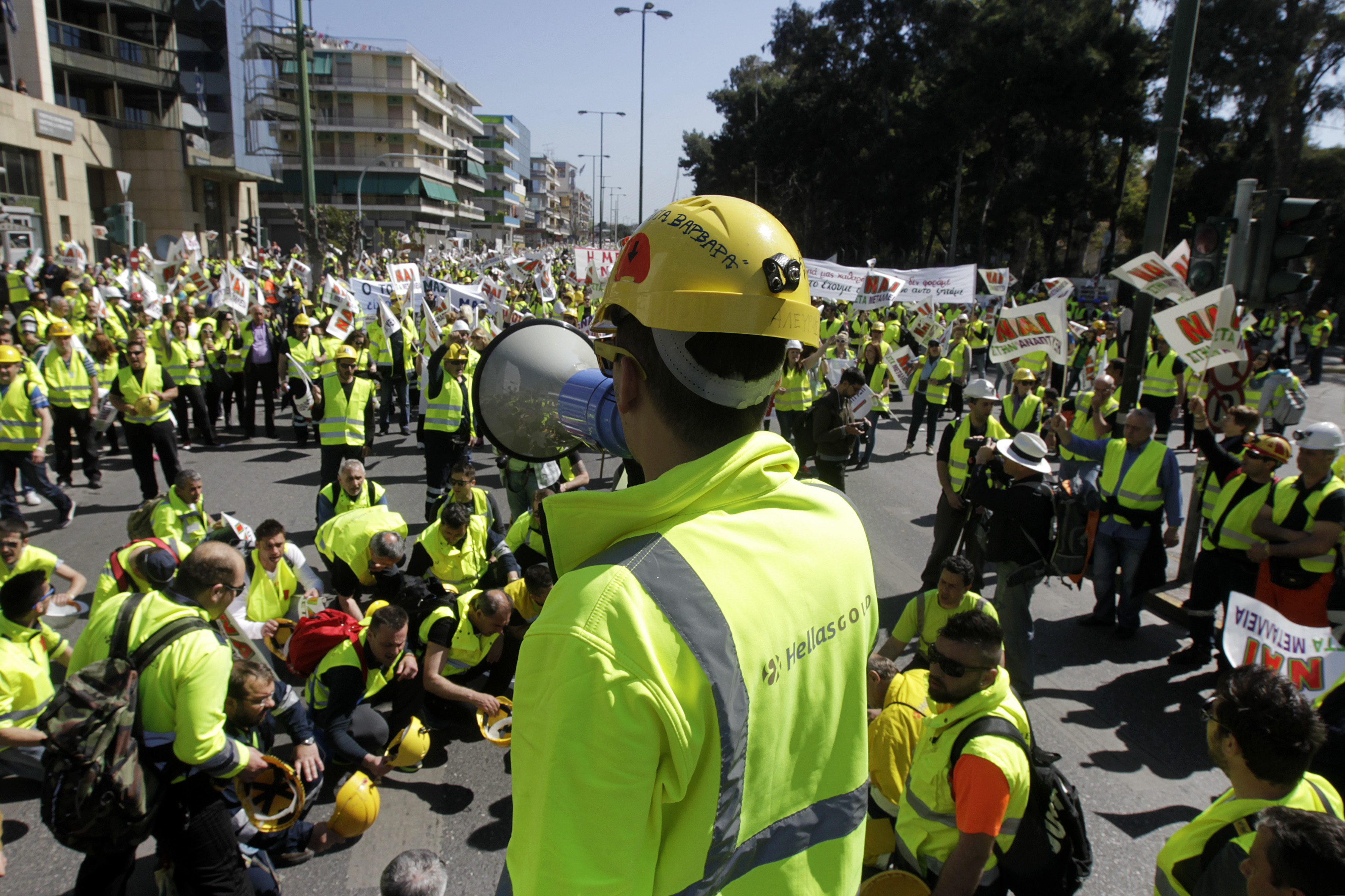 Κλείνουν δρόμους επ’ αόριστον οι εργαζόμενοι της Ελληνικός Χρυσός