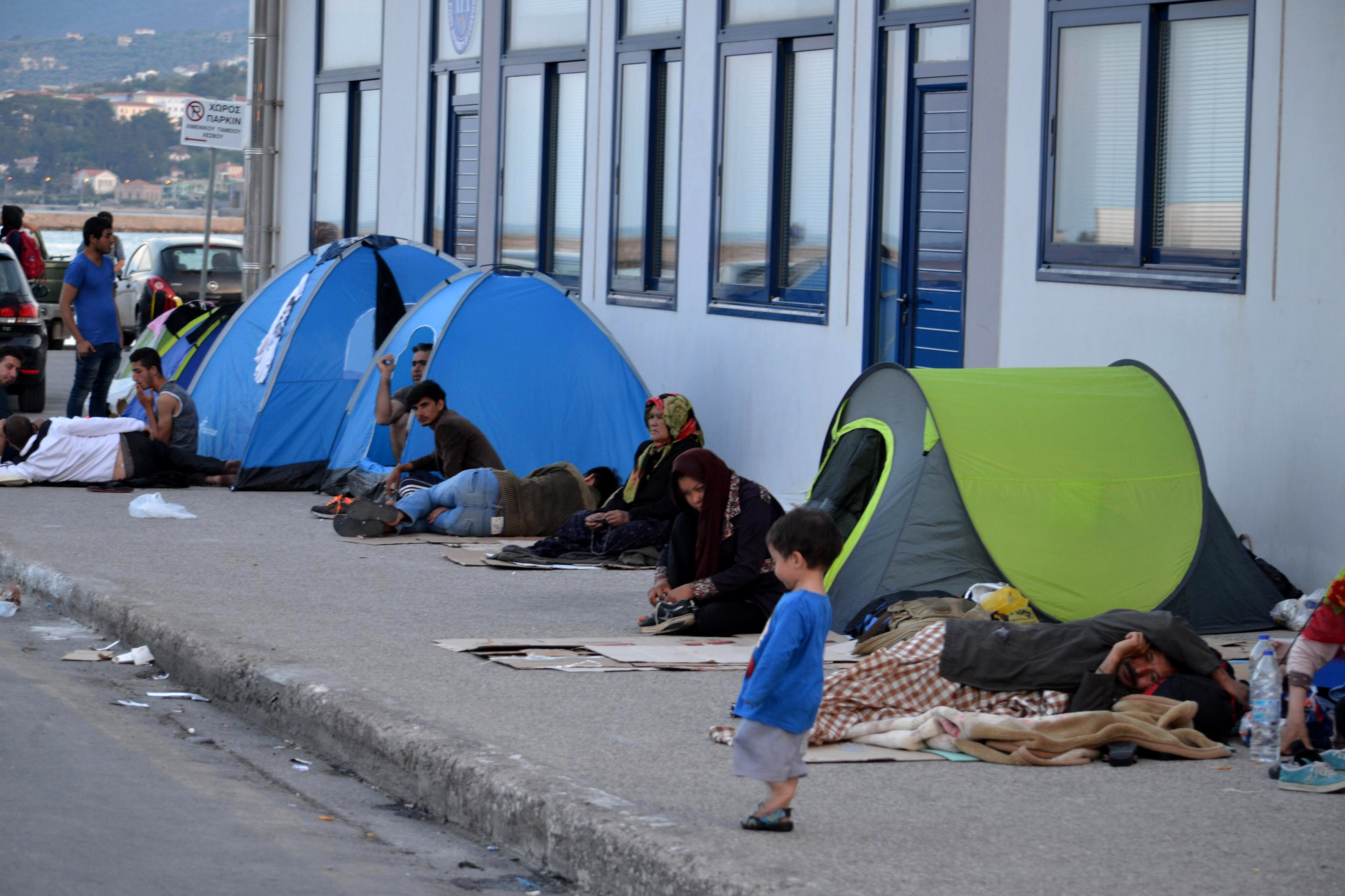 Μυτιλήνη: Εξέγερση και συμπλοκές μεταξύ μεταναστών σε καταυλισμό